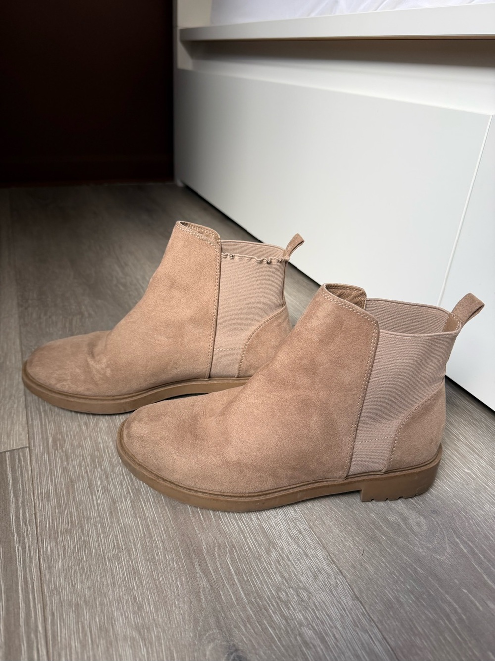Women's Suede Chelsea Ankle Boots in Taupe